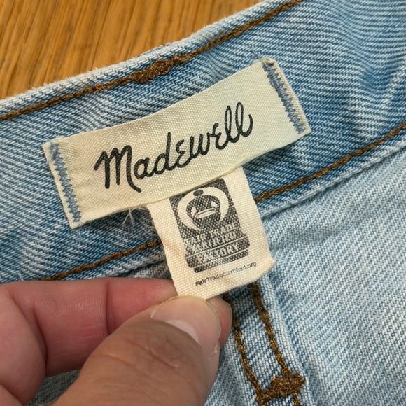 Madewell 30 Light Wash Distressed Raw Hem The Mom Jean Denim Shorts Button Fly - Picture 7 of 9